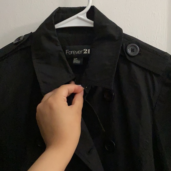 Forever 21- Light rain jacket‼️ - Picture 5 of 5